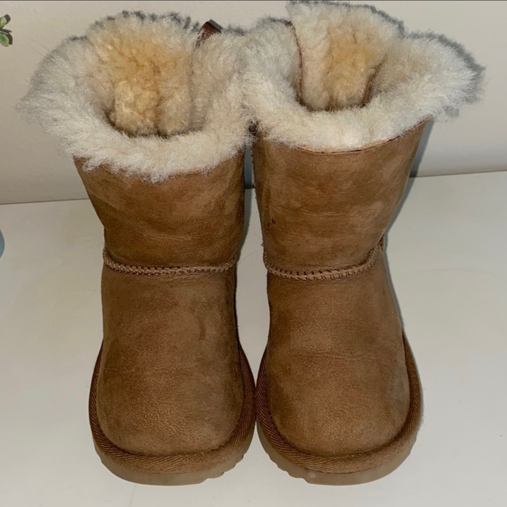 Toddler Bailey Bow Ugg Boots- Size 9